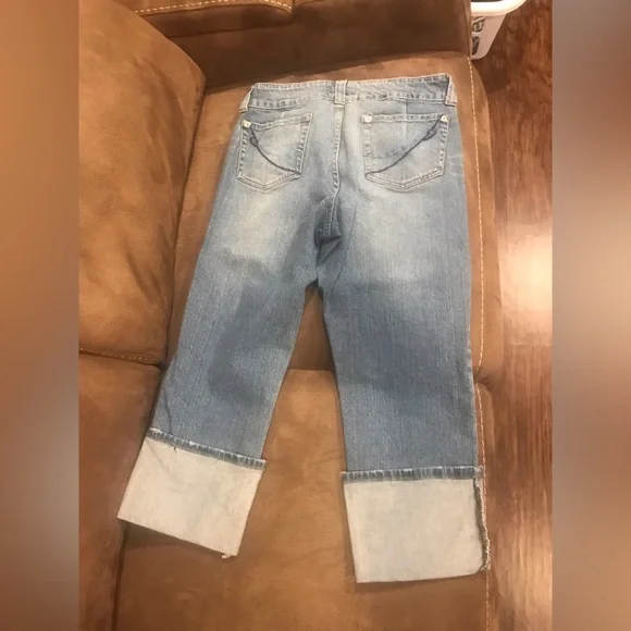 Bisou Bisou Capri Jeans with rhinestones - Picture 2 of 3